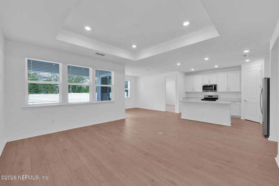 Spacious, unfurnished interior of a new home in Double Branch, Middleburg (Image 18).