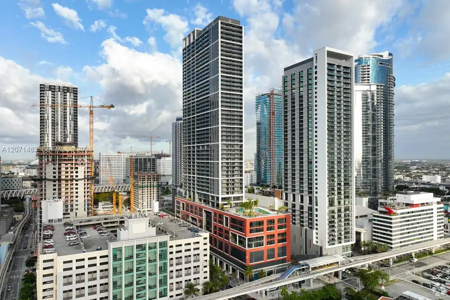Condo located in Miami, FL showcasing its design and architecture (Image 20).