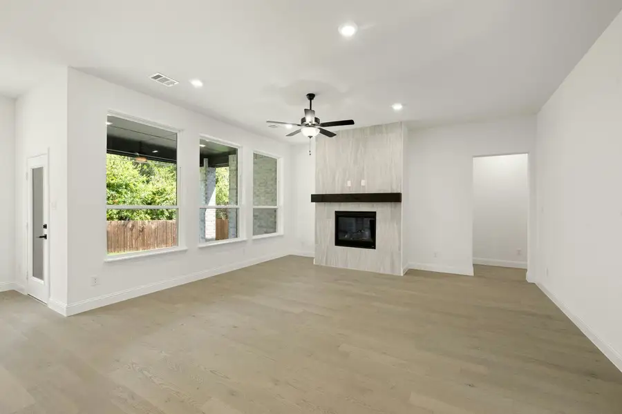 Spacious, unfurnished interior of a new home in Kentsdale Farms, DeSoto (Image 20).