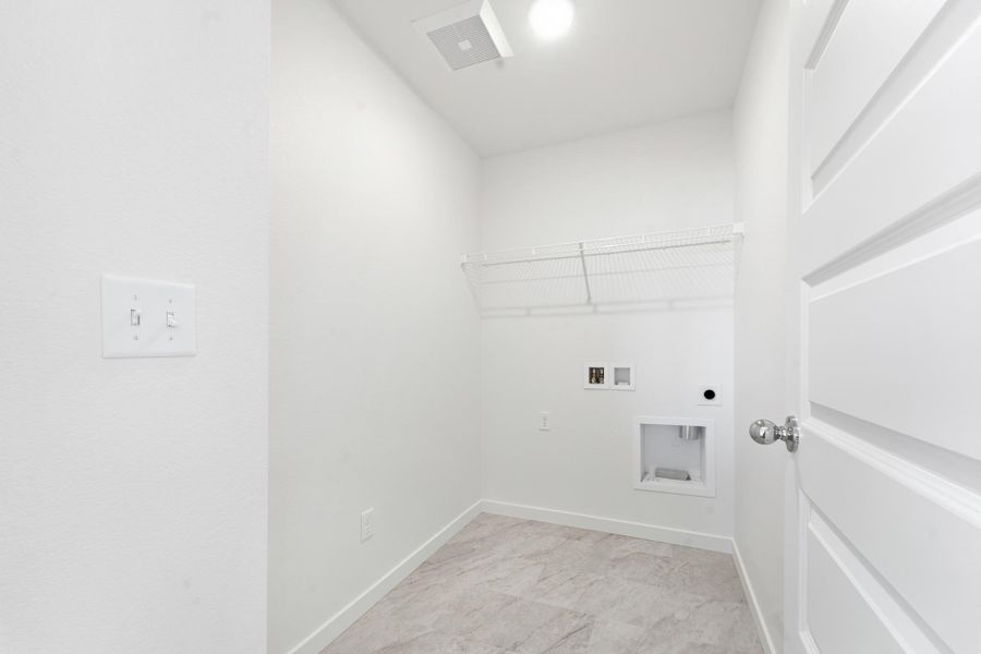 Spacious, unfurnished interior of a new home in Granary, Johnstown (Image 19).