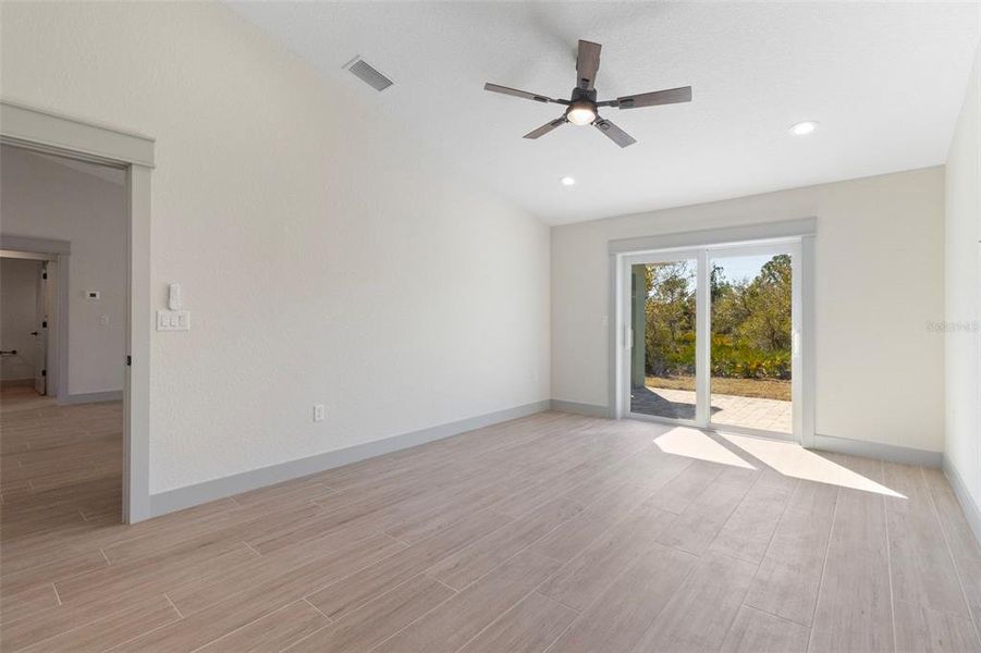 Spacious, unfurnished interior of a new home in , Port Charlotte (Image 21).