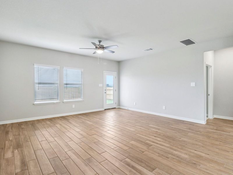 Spacious, unfurnished interior of a new home in Legendary Trails - Premier Series, Cibolo (Image 14).