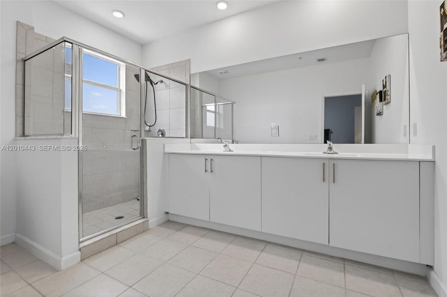 Furnished interior view inside a new home in , Lauderhill (Image 9).
