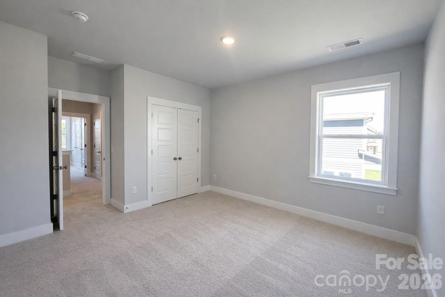 Spacious, unfurnished interior of a new home in Hardy Pond, Rock Hill (Image 18).