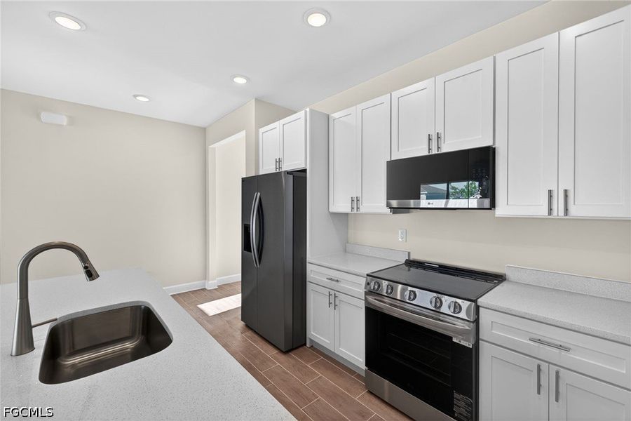 Furnished interior view inside a new home in Cape Coral, Cape Coral (Image 10).