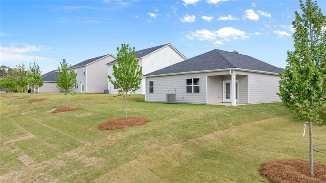Exterior details and patio area of a home in Champion's Run, Lithonia (Image 21).