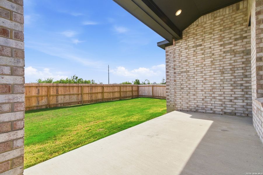 Exterior details and patio area of a home in Haby Hill 50s, San Antonio (Image 21).