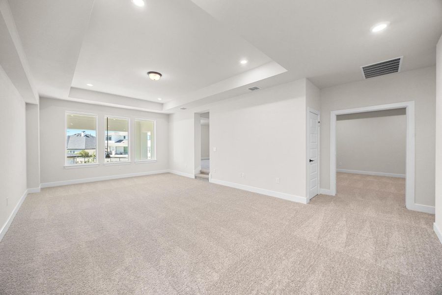 Spacious, unfurnished interior of a new home in Rough Hollow - Las Brisas, Austin (Image 16).