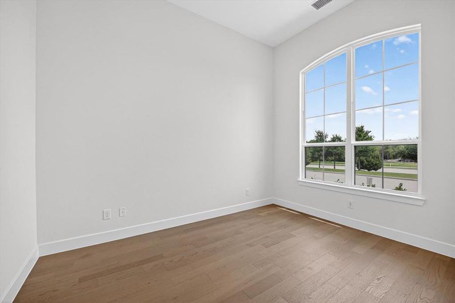 Spacious, unfurnished interior of a new home in Sandbrock Ranch, Aubrey (Image 20). Spacious, unfurnished interior of a new home in Sandbrock Ranch, Aubrey (Image 20).