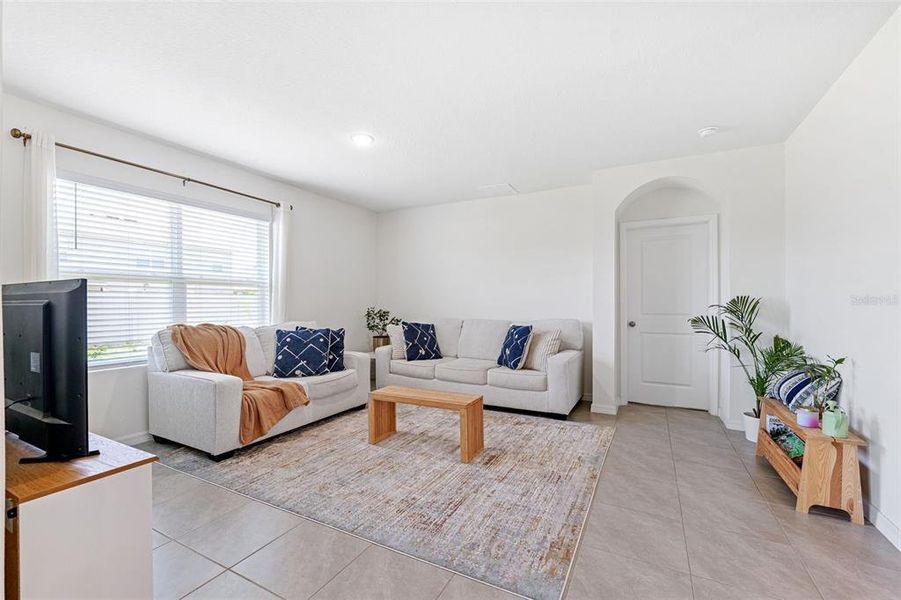 Furnished interior view inside a new home in , Wesley Chapel (Image 16).