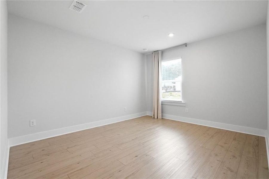 Spacious, unfurnished interior of a new home in Hunters Creek, Flowery Branch (Image 21).
