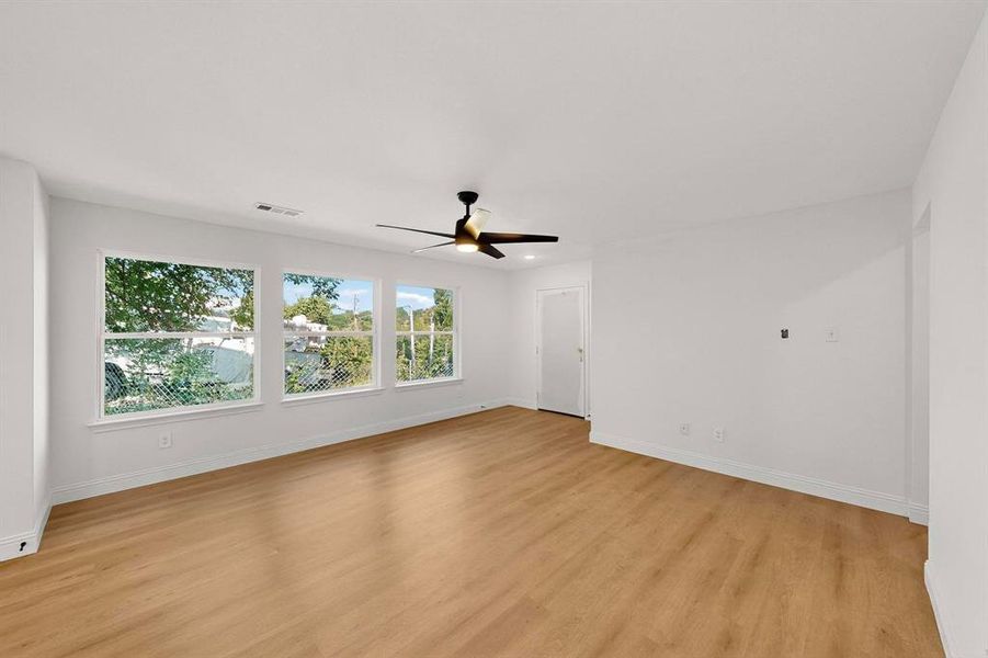Spacious, unfurnished interior of a new home in , Dallas (Image 28).
