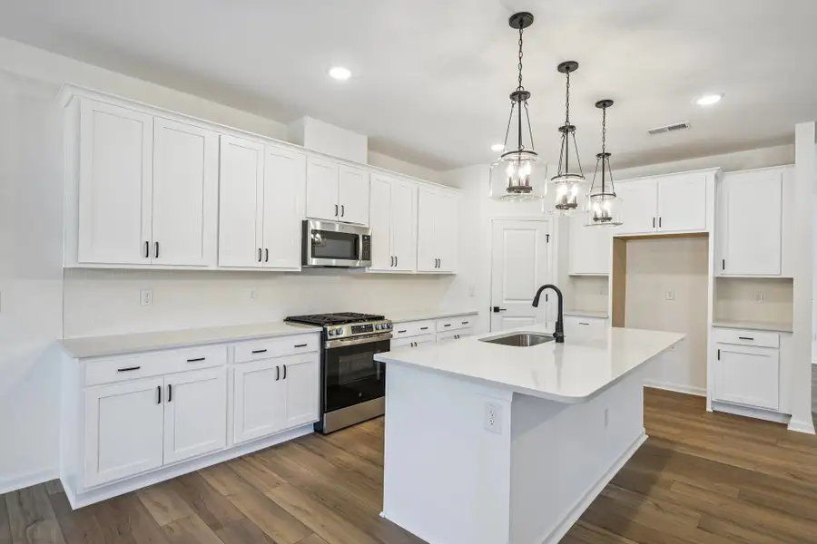 Representative images and renderings are for illustrative purposes. Actual structural options and design finishes of home may vary. Representative images and renderings are for illustrative purposes. Actual structural options and design finishes of home may vary.