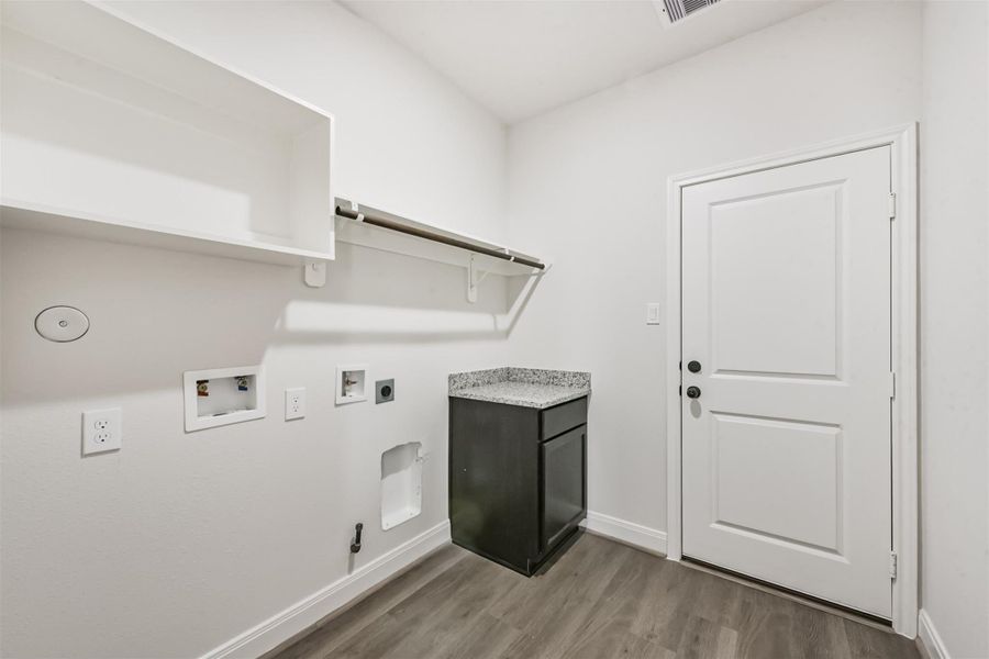 Furnished interior view inside a new home in , Baytown (Image 14).