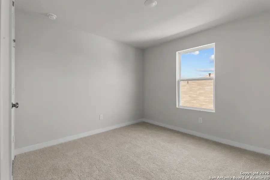 Spacious, unfurnished interior of a new home in Millican Grove, San Antonio (Image 8).