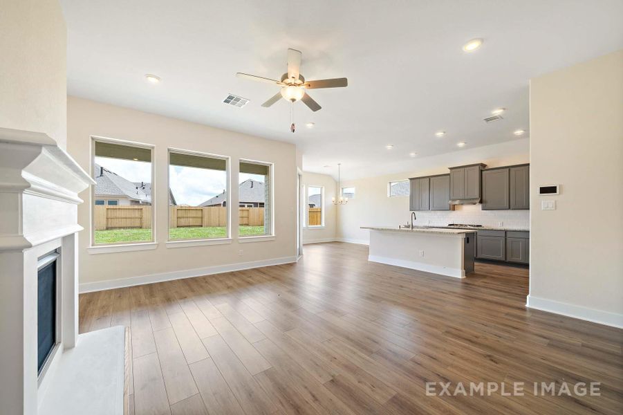 Spacious, unfurnished interior of a new home in Lago Mar, Texas City (Image 18).