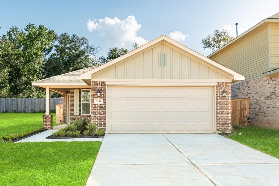 Front exterior of a new home in Stonebrooke, Conroe, TX, highlighting curb appeal (Image 12). Front exterior of a new home in Stonebrooke, Conroe, TX, highlighting curb appeal (Image 12).