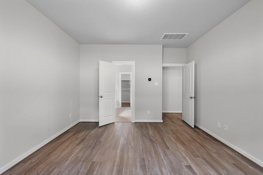 Spacious, unfurnished interior of a new home in Westridge Cove, Conroe (Image 22).