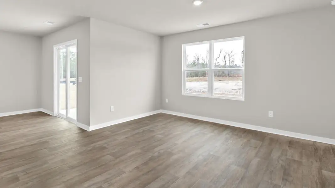 Spacious, unfurnished interior of a new home in Vineyard Trail, Jacksonville (Image 13).