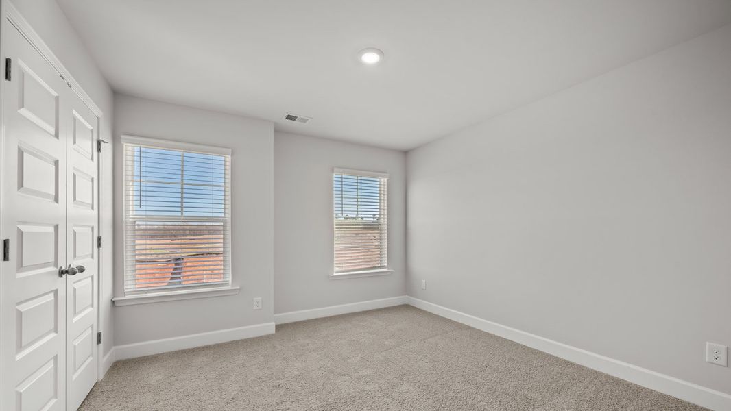 Representative unfurnished interior of a home built from the Summit by D.R. Horton in Heritage Pointe, Senoia (Image 28).