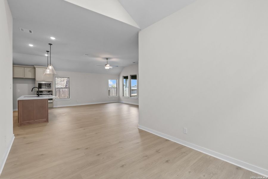 Spacious, unfurnished interior of a new home in Stillwater Ranch, San Antonio (Image 22).