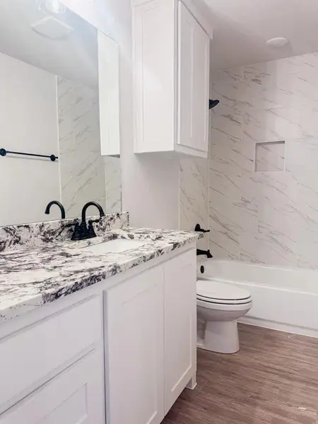 Image 6 of a home in . Image 6 of a home in .