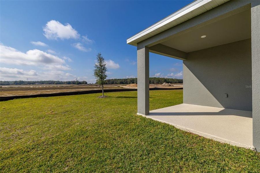 Exterior details and patio area of a home in Reserve at Hammock Oaks, Lady Lake (Image 3).