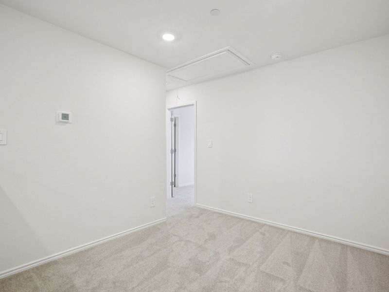 Spacious, unfurnished interior of a new home in Turner's Village, Buda (Image 9).