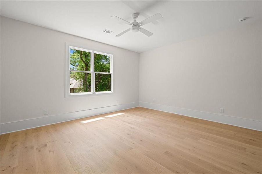 Spacious, unfurnished interior of a new home in , Brookhaven (Image 25).