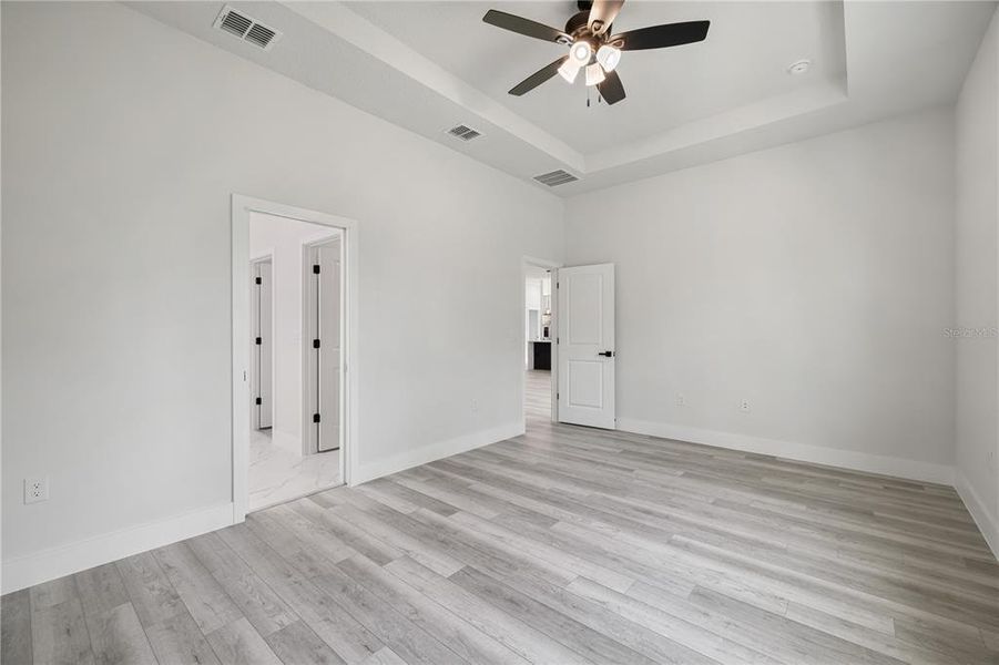 Spacious, unfurnished interior of a new home in , Ocala (Image 27).