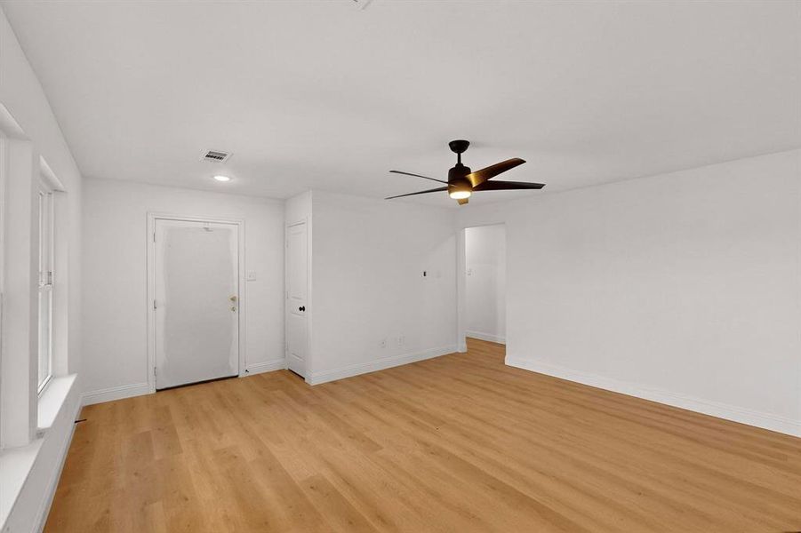 Spacious, unfurnished interior of a new home in , Dallas (Image 29).