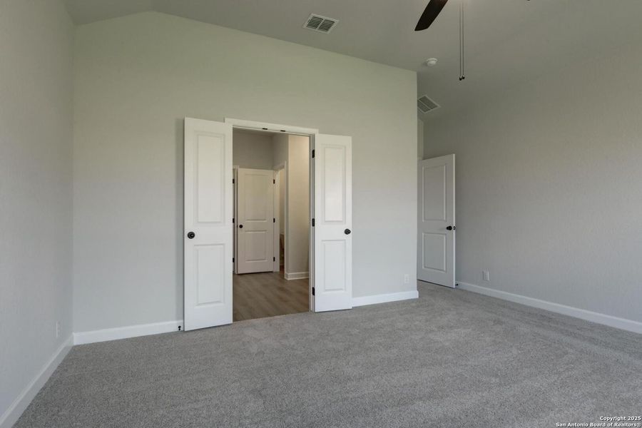 Spacious, unfurnished interior of a new home in Arcadia Ridge, San Antonio (Image 20). Spacious, unfurnished interior of a new home in Arcadia Ridge, San Antonio (Image 20).