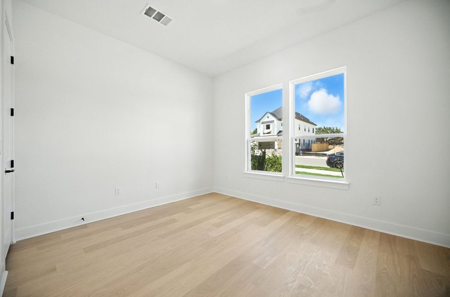 Spacious, unfurnished interior of a new home in Foxfield, Austin (Image 12).