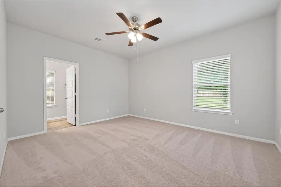 Spacious, unfurnished interior of a new home in , Huffman (Image 15).