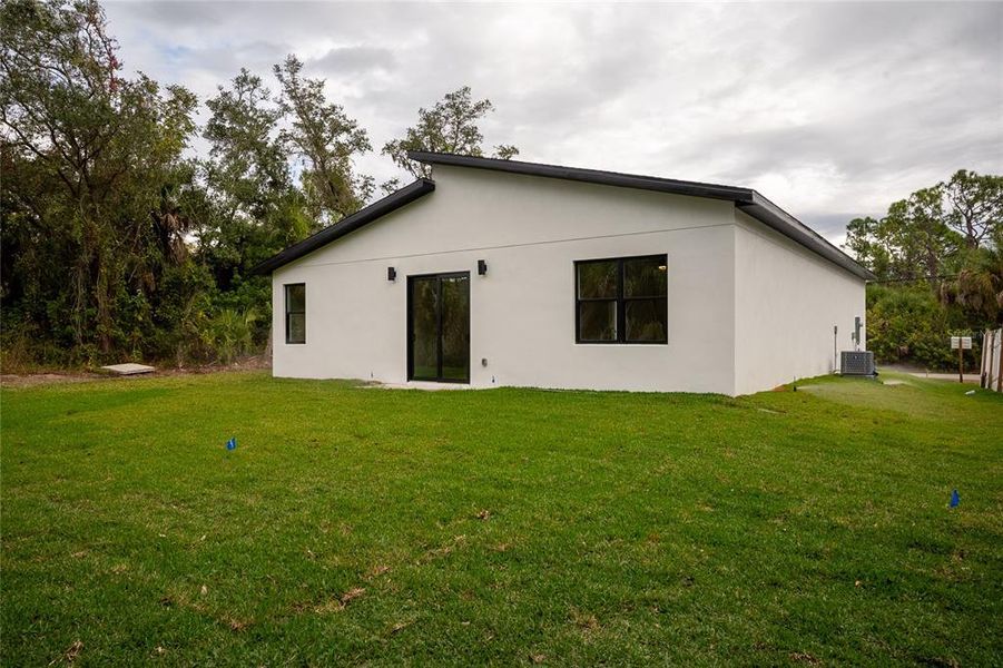 Exterior details and patio area of a home in , Port Charlotte (Image 3).