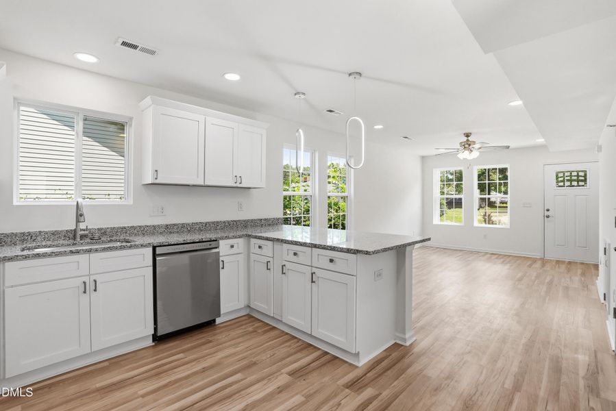 516 Singletary St SE-22