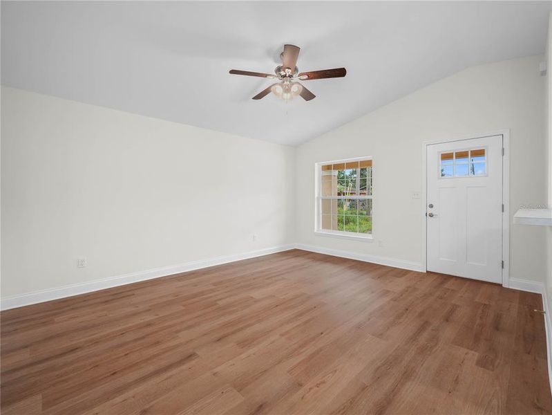 Spacious, unfurnished interior of a new home in , Bowling Green (Image 17).
