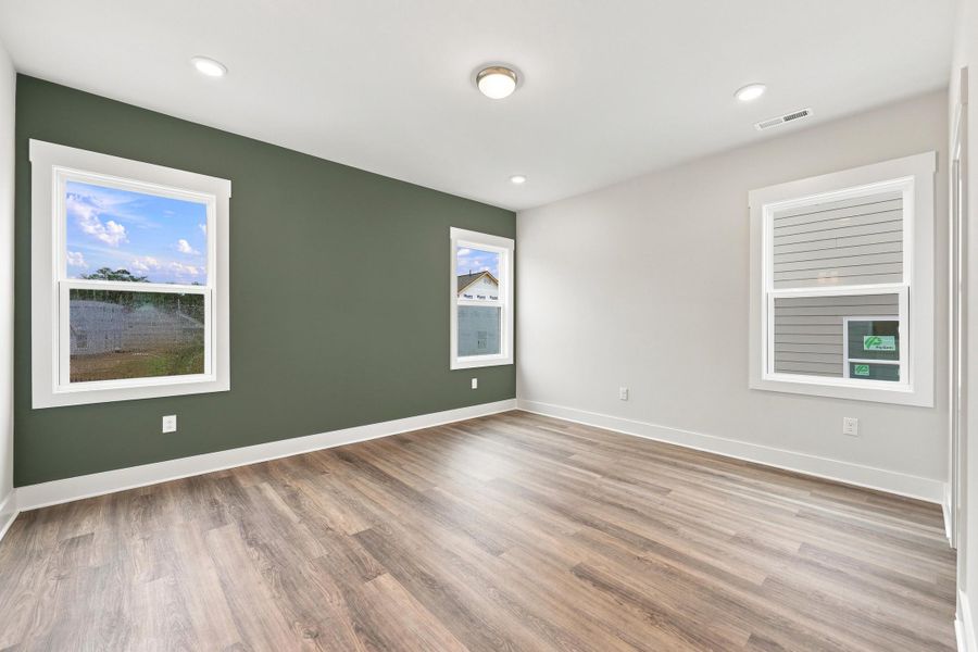 Spacious, unfurnished interior of a new home in Allen Park, Raleigh (Image 18).