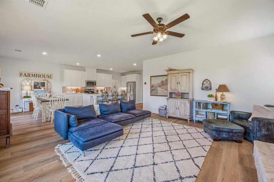 Furnished interior view inside a new home in , Glen Rose (Image 12). Furnished interior view inside a new home in , Glen Rose (Image 12).