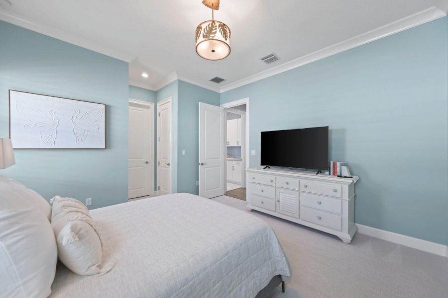 Guest Bedroom with en suite Bath