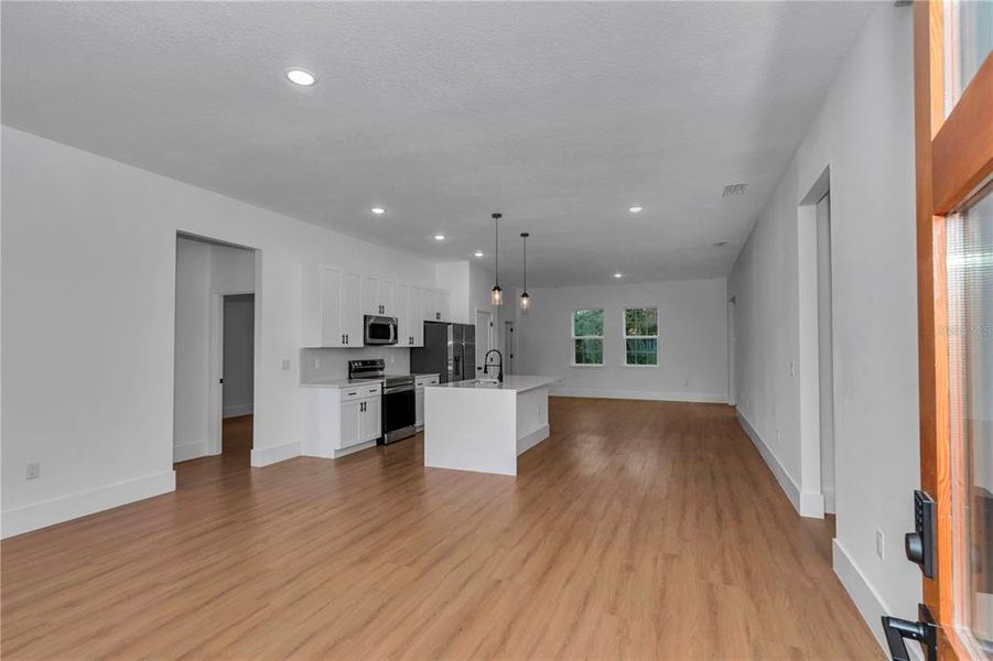 Spacious, unfurnished interior of a new home in , Ocala (Image 16).