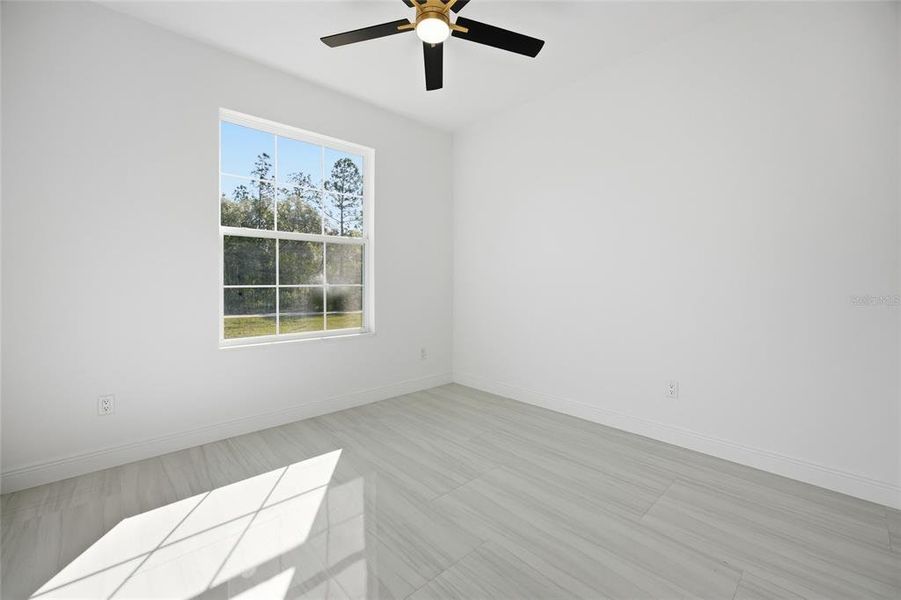 Spacious, unfurnished interior of a new home in , Ocala (Image 33).