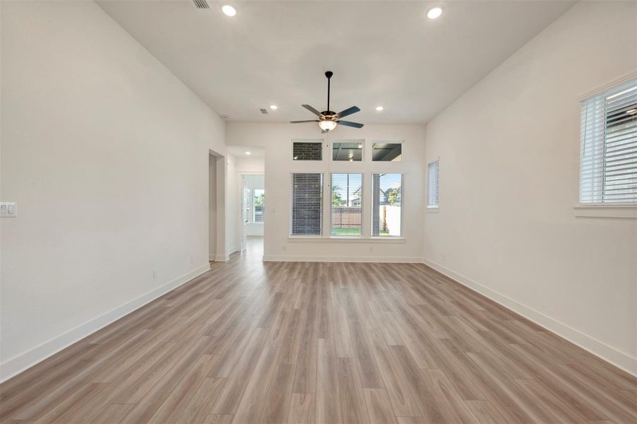 Spacious, unfurnished interior of a new home in Elyson 45', Katy (Image 20).
