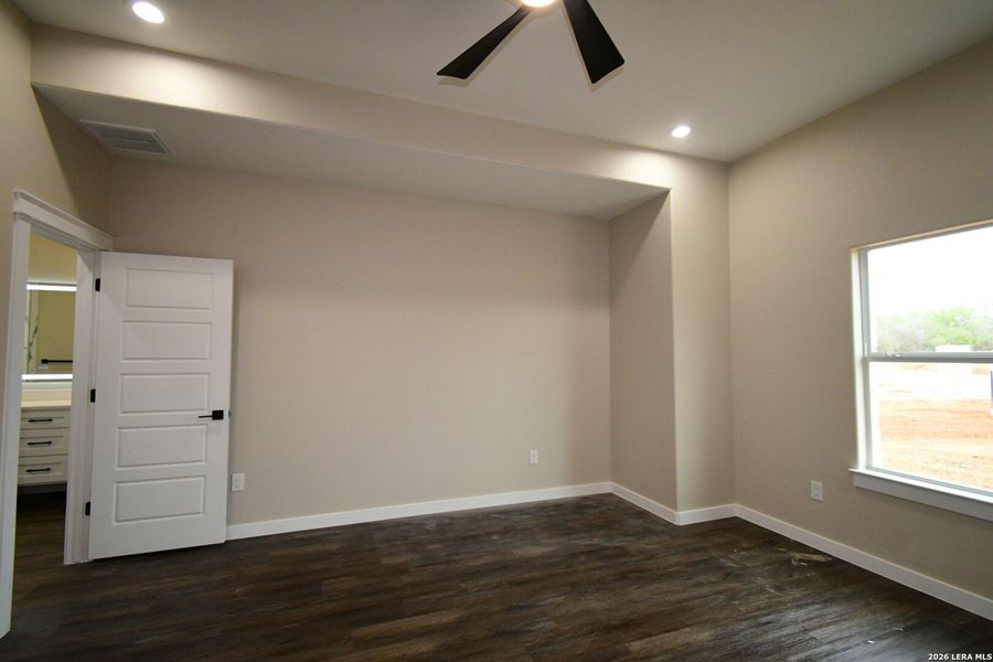 Spacious, unfurnished interior of a new home in , Von Ormy (Image 13).