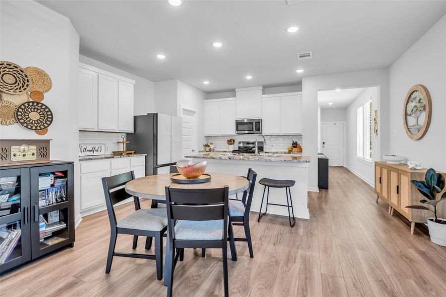 Furnished interior view inside a new home in Westridge Cove 40′, Conroe (Image 10).