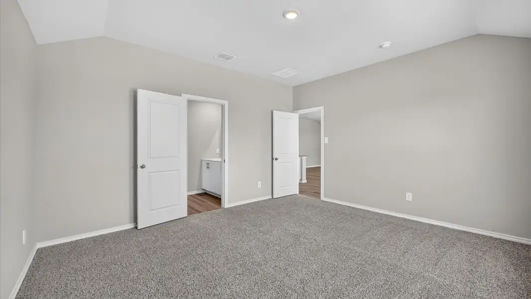 Spacious, unfurnished interior of a new home in The Hills at Reunion, Newark (Image 28).