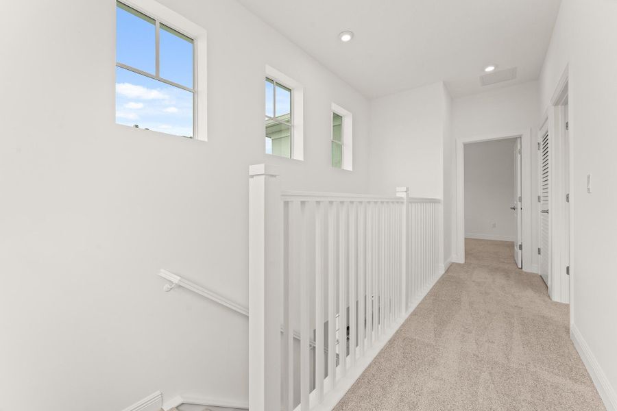 Spacious, unfurnished interior of a new home in Avila, Jensen Beach (Image 11).