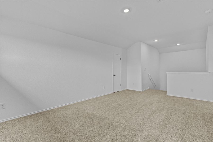 Spacious, unfurnished interior of a new home in Arroyo Ranch, Seguin (Image 23).