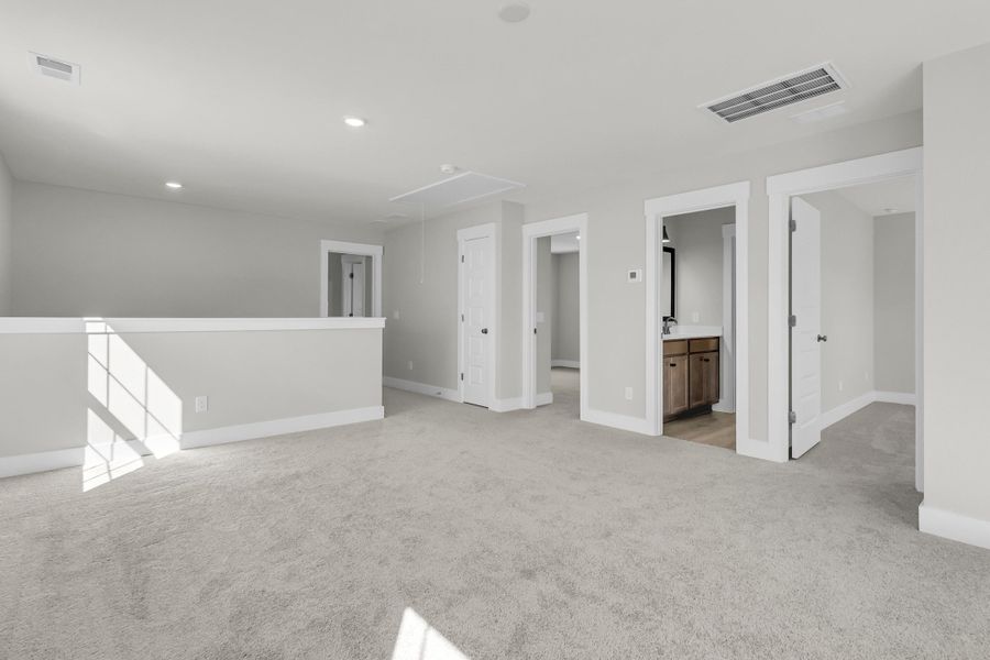 Spacious, unfurnished interior of a new home in Six Oaks, Summerville (Image 19).