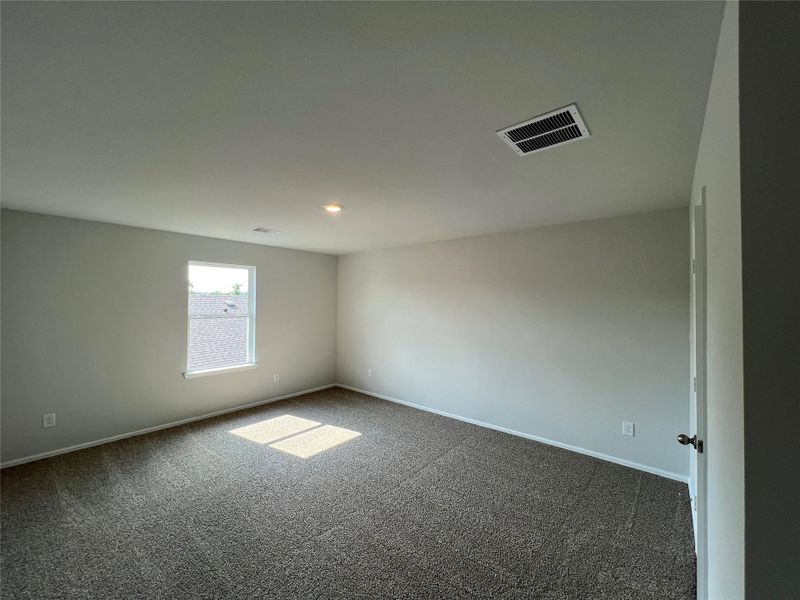 Spacious, unfurnished interior of a new home in Wilkins Valley, Brenham (Image 5).